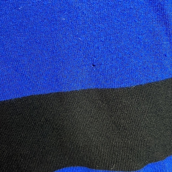 𝅺Cable & Gauge Scoop Neck Blue Black Striped Shoulder Zippers Knit Top Size 1X - Picture 4 of 6